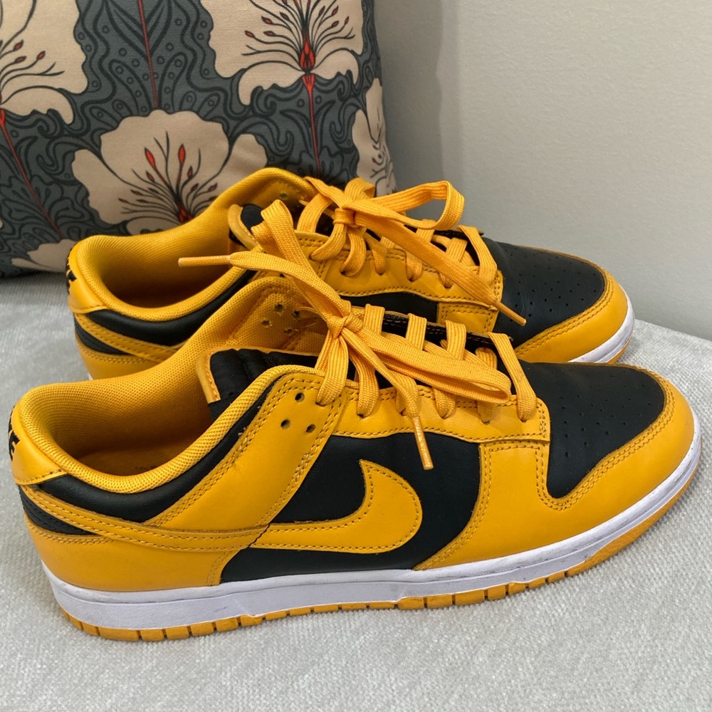 Nike Men's Black and Yellow Sneakers